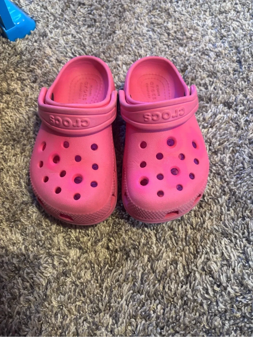 CROCS Kids Classic Clog in Vibrant Pink